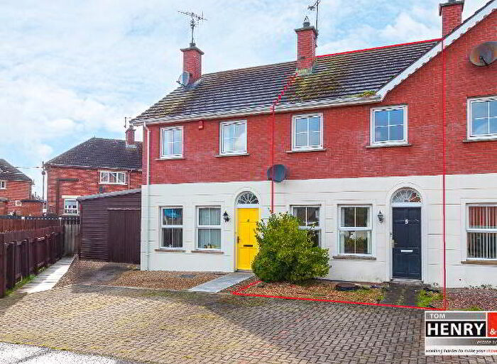 3 Bedroom Mid TownHouse For Sale In Oakwood Manor, Dungannon, BT71
