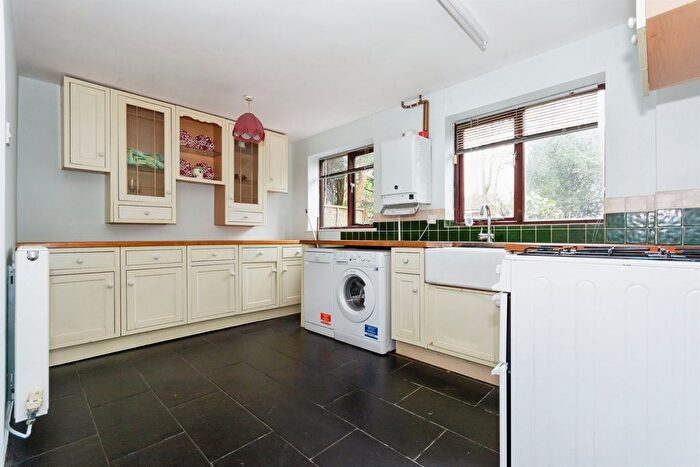 2 Bedroom Detached House For Sale In Raddlebarn Farm Drive, Selly Oak, Birmingham, B29