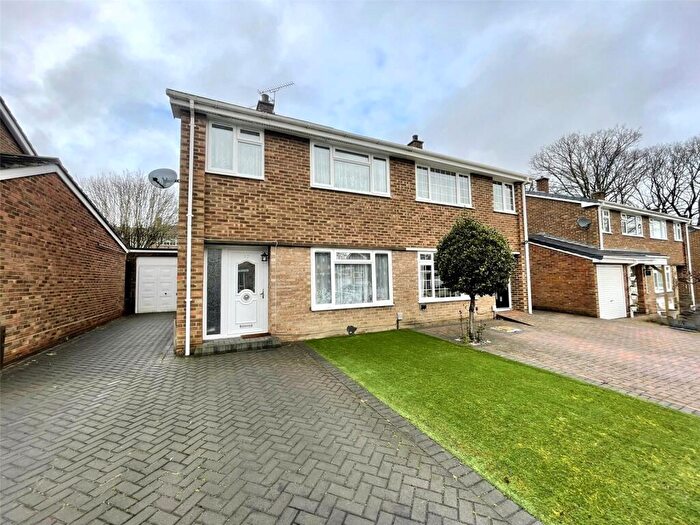 3 Bedroom Semi Detached House For Sale In Pennine Way, Farnborough, Hampshire, GU14