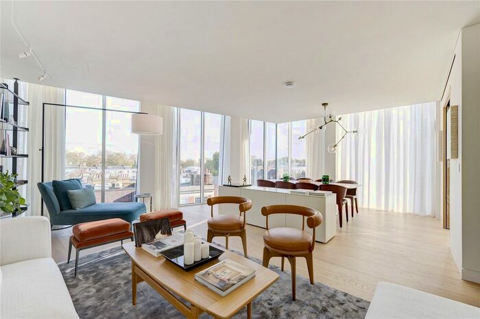 3 Bedroom Flat To Rent In Kensington Church Street, London, W8