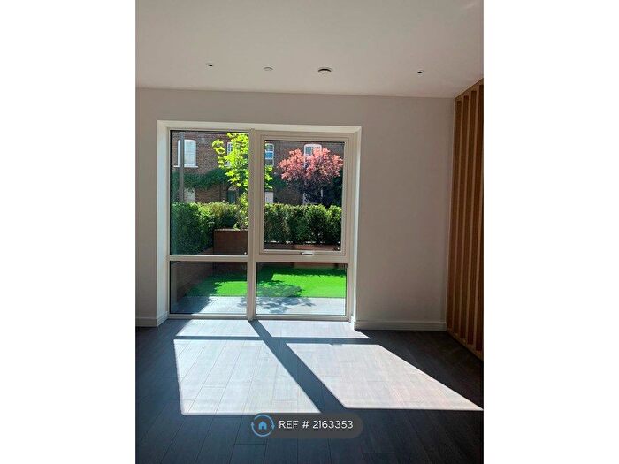 2 Bedroom Flat To Rent In Hammersmith, London, W6