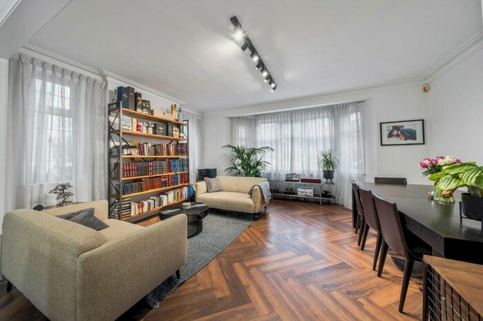 3 Bedroom Flat To Rent In Wykeham Road, London, NW4