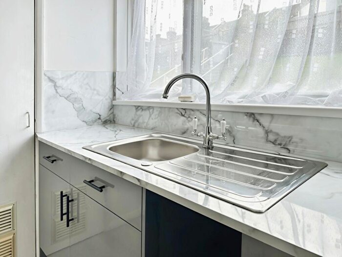 1 Bedroom Flat For Sale In John Street, Rochester, ME1