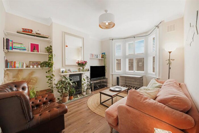 3 Bedroom Maisonette For Sale In Sportsbank Street, London, SE6