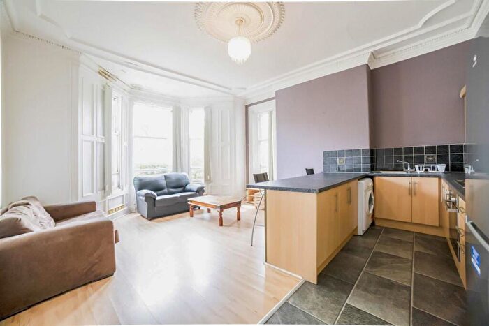 2 Bedroom Apartment To Rent In £pppw - Grosvenor Place, Jesmond, NE2