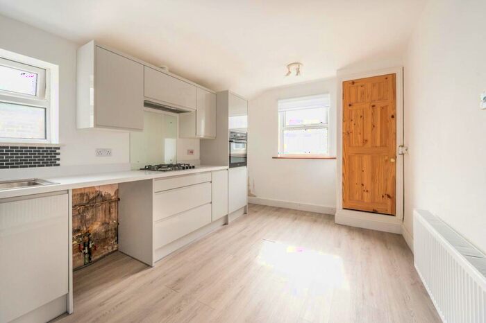 2 Bedroom Flat To Rent In Deanery Road, Stratford, London, E15