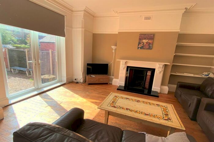 1 Bedroom Detached House To Rent In Hamilton Drive, NG7