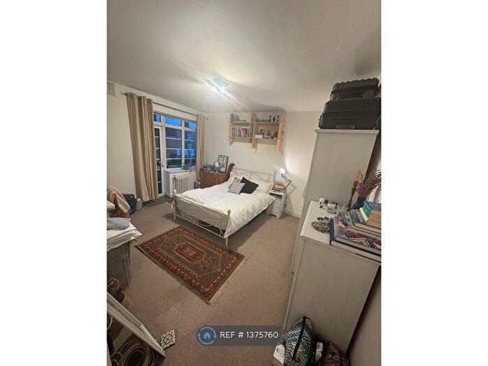 3 Bedroom Flat To Rent In North Hill, Highgate, N6