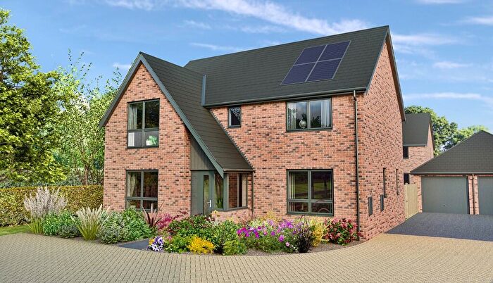 4 Bedroom Detached House For Sale In Berryfields, Off Yarmouth Road, Brundall, NR13