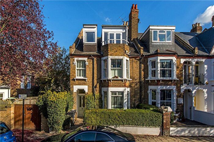 2 Bedroom Flat To Rent In Romola Road, London, SE24