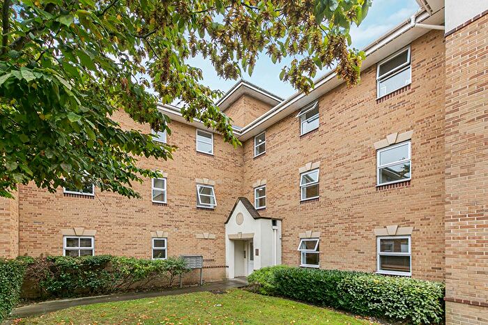 2 Bedroom Flat For Sale In International Way, Sunbury-On-Thames, Surrey, TW16