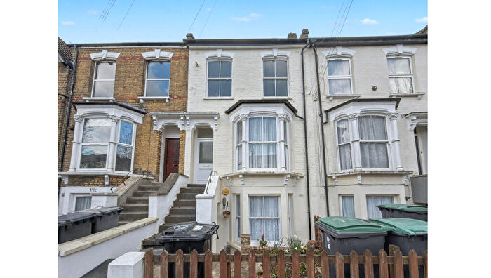1 Bedroom Maisonette For Sale In First Floor Flat, Townsend Road, Tottenham, London, N15