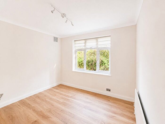 2 Bedroom Flat To Rent In Martin Way, Morden, SM4