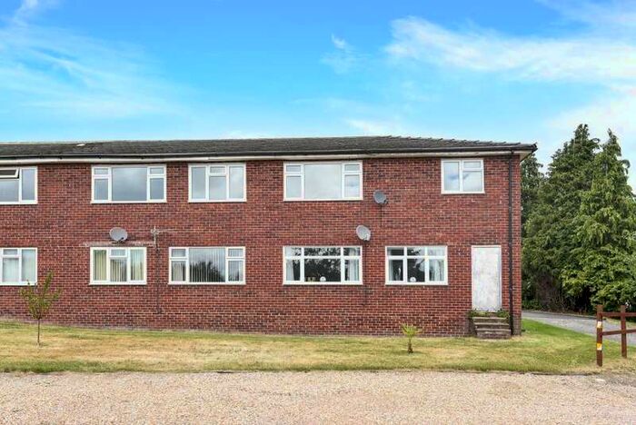 4 Bedroom Maisonette Flat To Rent In Newbury, Berkshire, RG14