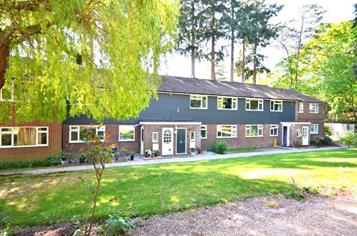 2 Bedroom Maisonette For Sale In Gibbet Lane, Camberley, GU15