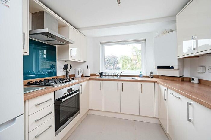 2 Bedroom Flat To Rent In Garner Street, Bethnal Green, London, E2