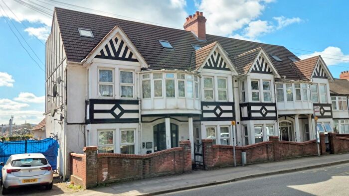 2 Bedroom Apartment For Sale In Marsh Road, Luton, LU3