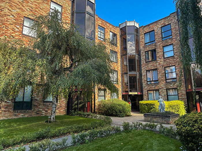 1 Bedroom Flat To Rent In Midsummer Court, Mahattan Drive, CB4