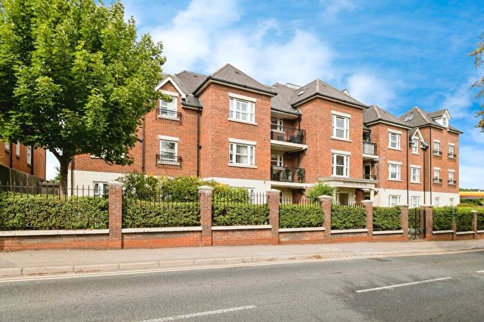 2 Bedroom Flat For Sale In Manor Road, Chigwell, Essex, IG7