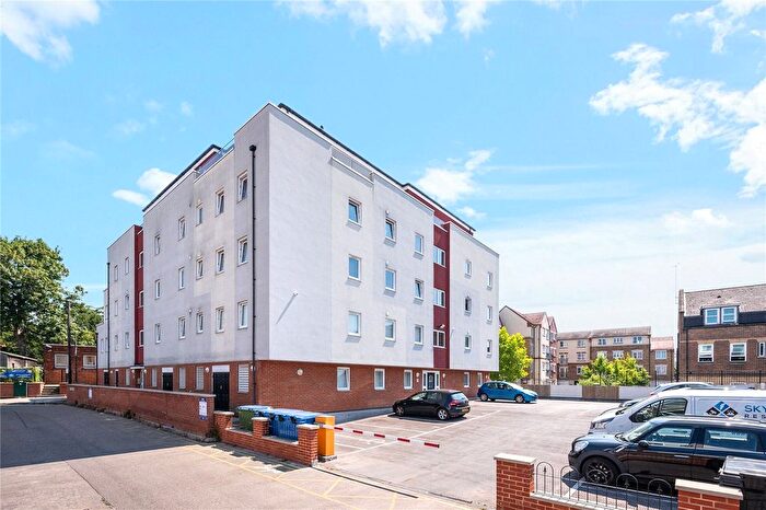 2 Bedroom Flat To Rent In Church Street, Walton-On-Thames, Surrey, KT12
