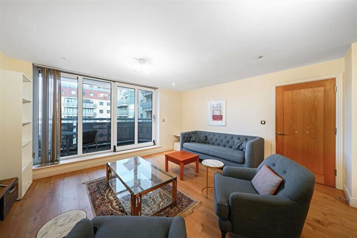 2 Bedroom Flat To Rent In Wards Wharf Approach, Silvertown, E16