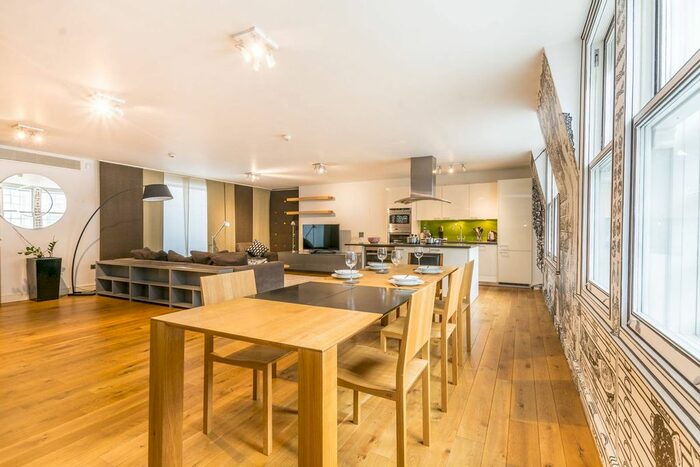 3 Bedroom Flat To Rent In High Holborn, Holborn, London, WC1V