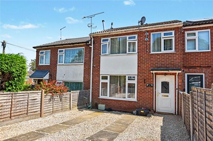 3 Bedroom Town House For Sale In Moorfield, Gildersome, Morley, Leeds, LS27