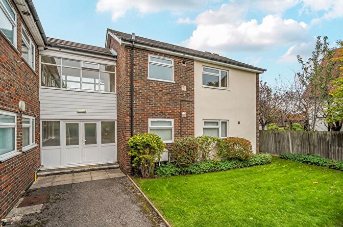 1 Bedroom Flat For Sale In The Avenue, Chartergrove The Avenue, GU31
