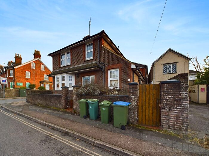 2 Bedroom Flat To Rent In Denne Road, Horsham, RH12