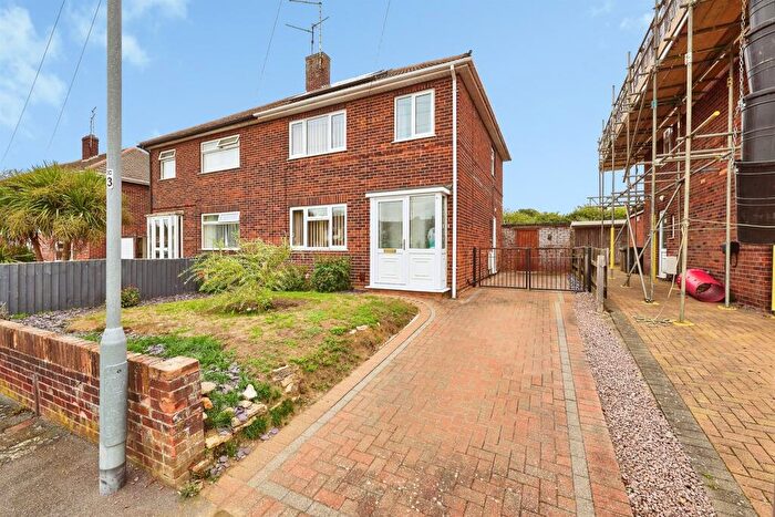 3 Bedroom Semi Detached House For Sale In Canterbury Road, Peterborough, PE4