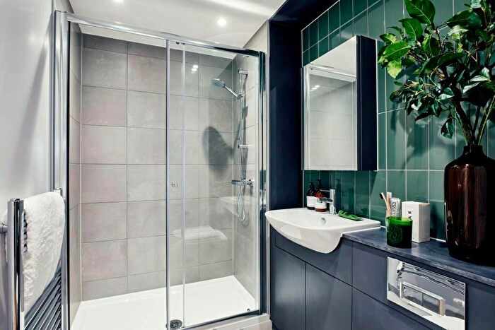 2 Bedroom Apartment To Rent In Clyde Place, Glasgow, G5