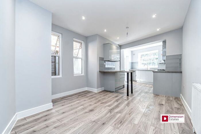 2 Bedroom Flat To Rent In Millfields Road, Lower Clapton, Hackney, E5