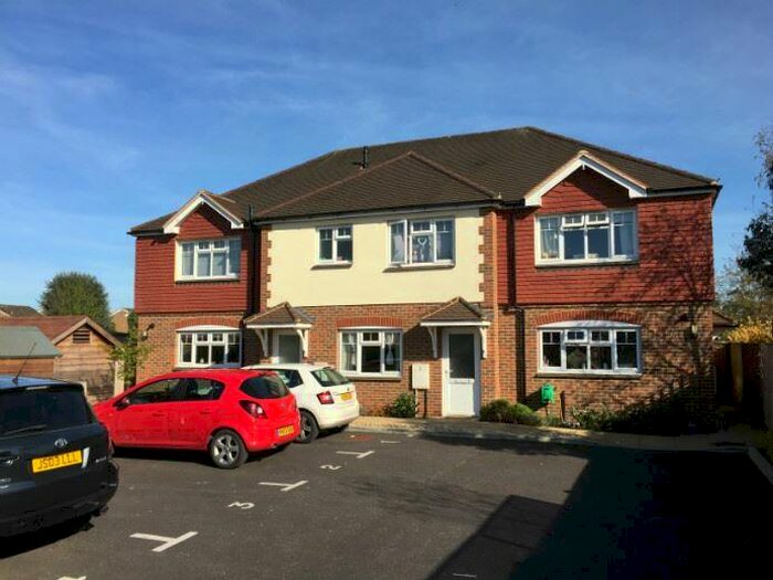 1 Bedroom Flat To Rent In Helford Mews, Godalming, GU7