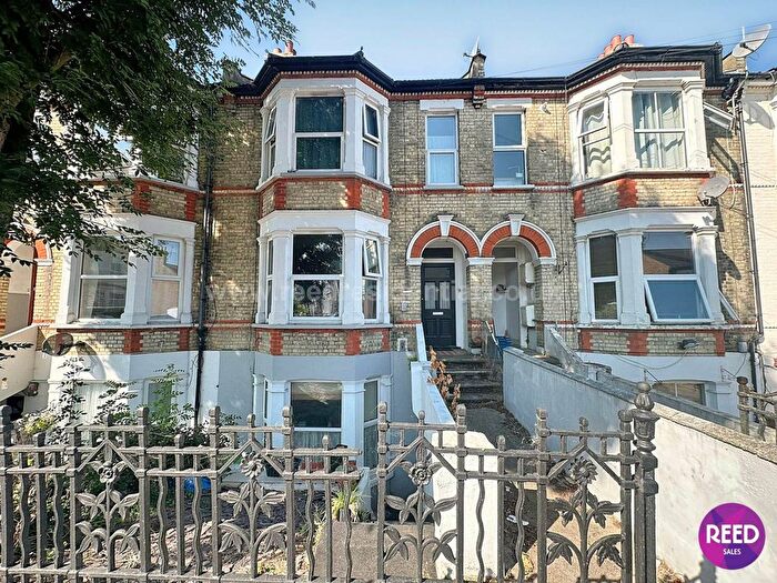 1 Bedroom Flat To Rent In Lancaster Gardens, Southend On Sea, SS1