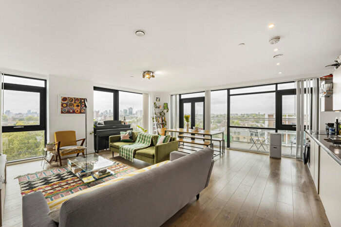 2 Bedroom Apartment For Sale In Beechwood Road, London, E8