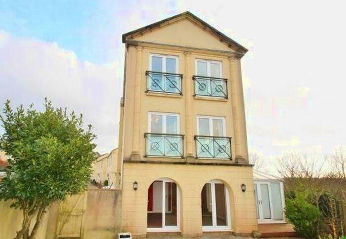 4 Bedroom Semi-Detached House To Rent In Aberdeen Avenue, Manadon Park, Plymouth, PL5