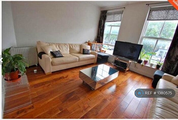 2 Bedroom Flat To Rent In Whitechapel Road, London, E1
