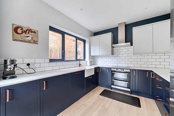 4 Bedroom Flat To Rent In Springcopse Road, Reigate, RH2