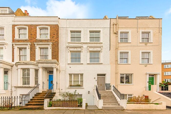 3 Bedroom Flat For Sale In Cornwall Crescent, Holland Park, W11