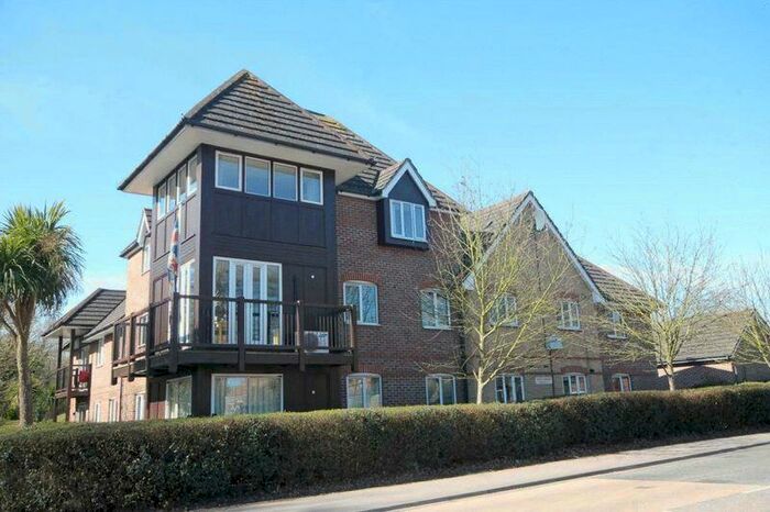 2 Bedroom Flat To Rent In Yachtsman Close, Bursledon, Southampton, SO31