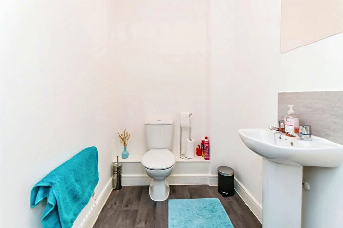 2 Bedroom Semi-Detached House For Sale In Hoadley Road, Horley, Surrey, RH6