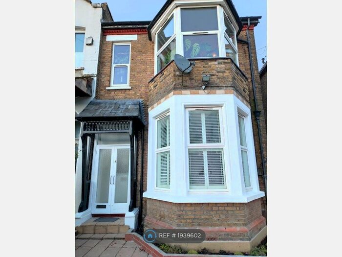 2 Bedroom Flat To Rent In Springfield Road, London, N11