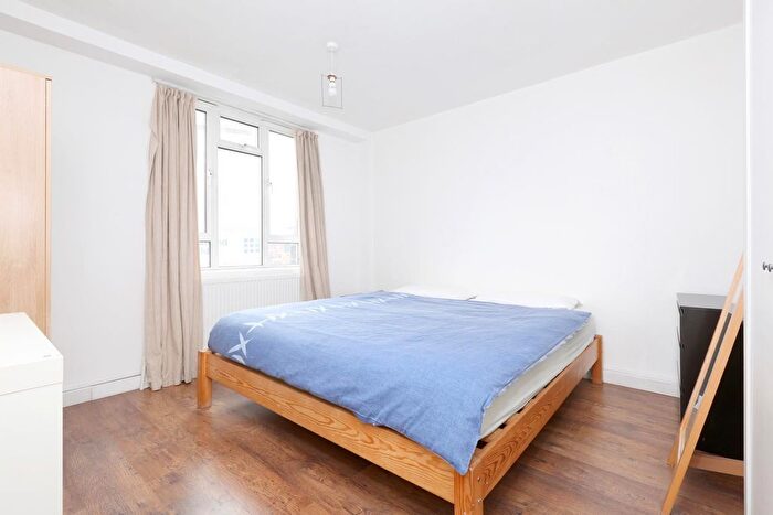 1 Bedroom Flat To Rent In Sapperton Court, Gee Street, London, EC1V