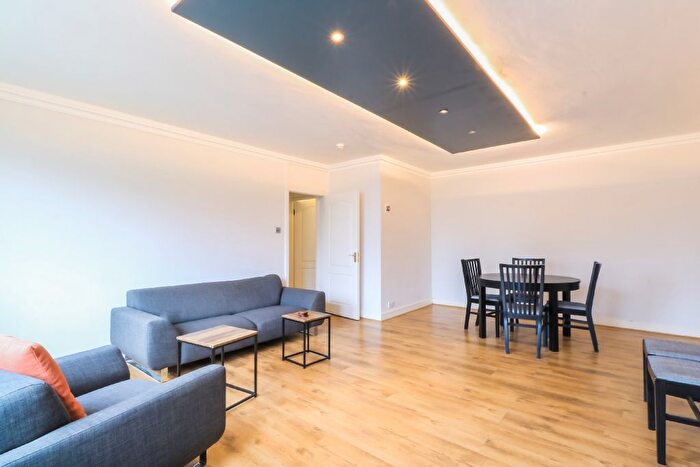 3 Bedroom Flat To Rent In Durrells House, Warwick Gardens, Kensington, W14