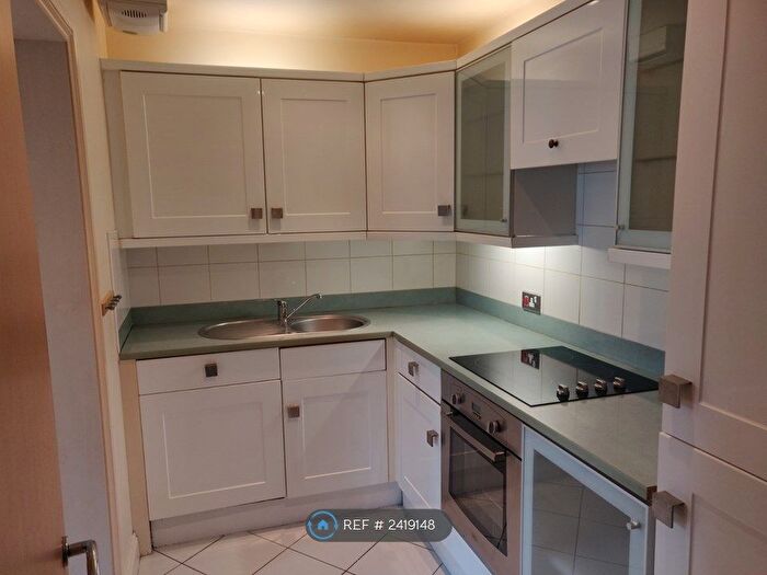 2 Bedroom Flat To Rent In Riverside Court, Bromley, BR2