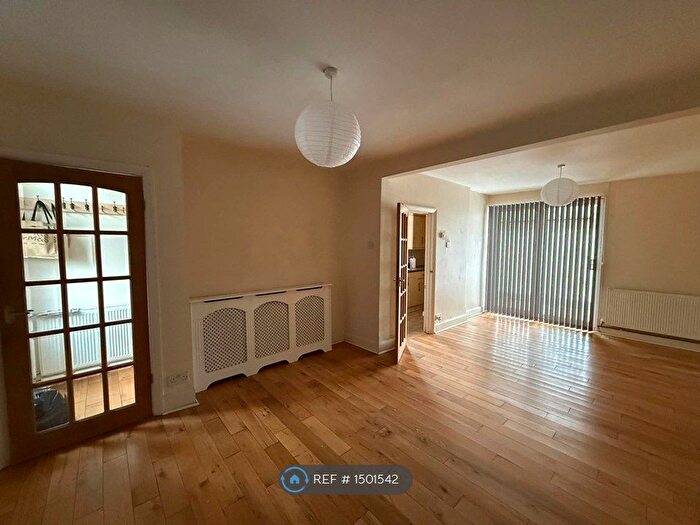 3 Bedroom Semi Detached House To Rent In Ventnor Street, Nuneaton, CV10