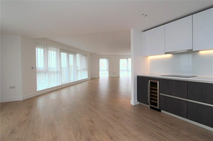 3 Bedroom Flat To Rent In Dickens Yard, New Broadway, London, W5