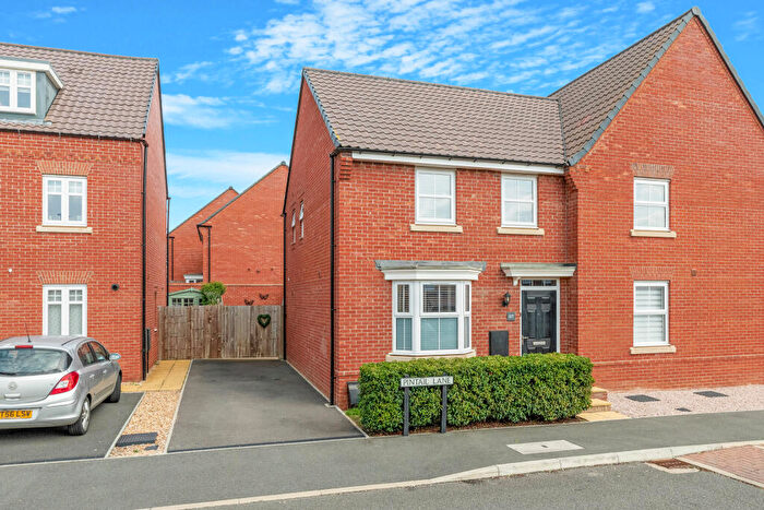 3 Bedroom Semi-Detached House For Sale In Pintail Lane, NN14