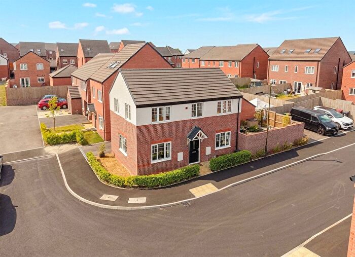 3 Bedroom Detached House For Sale In Ladybrook Close, Holmewood, S42