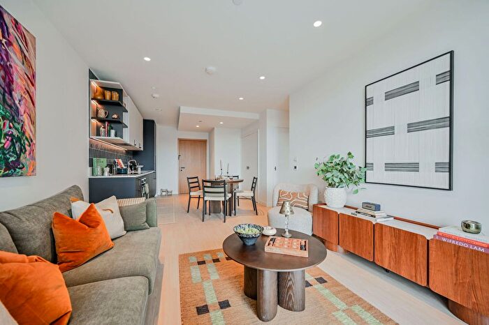 2 Bedroom Flat To Rent In Heart Of Hale Lane, Tottenham, London, N17